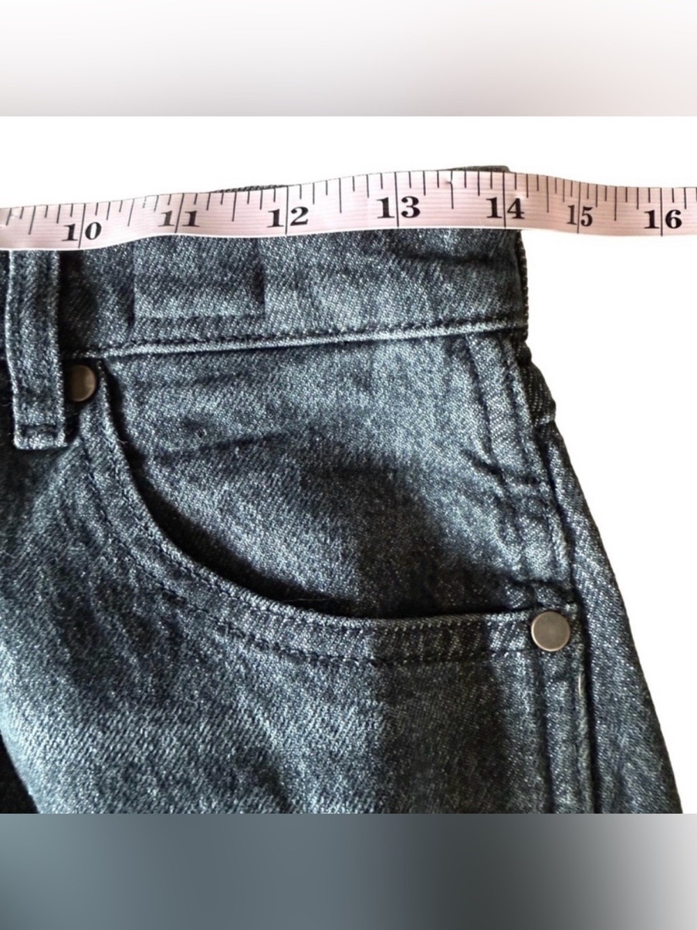 🔥 WRANGLER High Rise Festival Cut Off Shorts Size 27 Black Wash Raw Hem - Picture 10 of 12